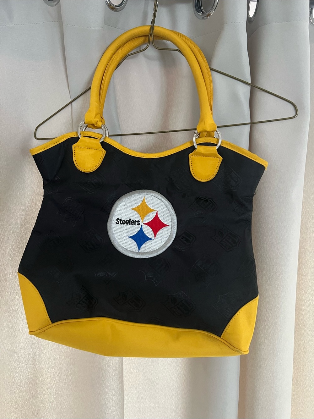 Steeler purse    Great condition